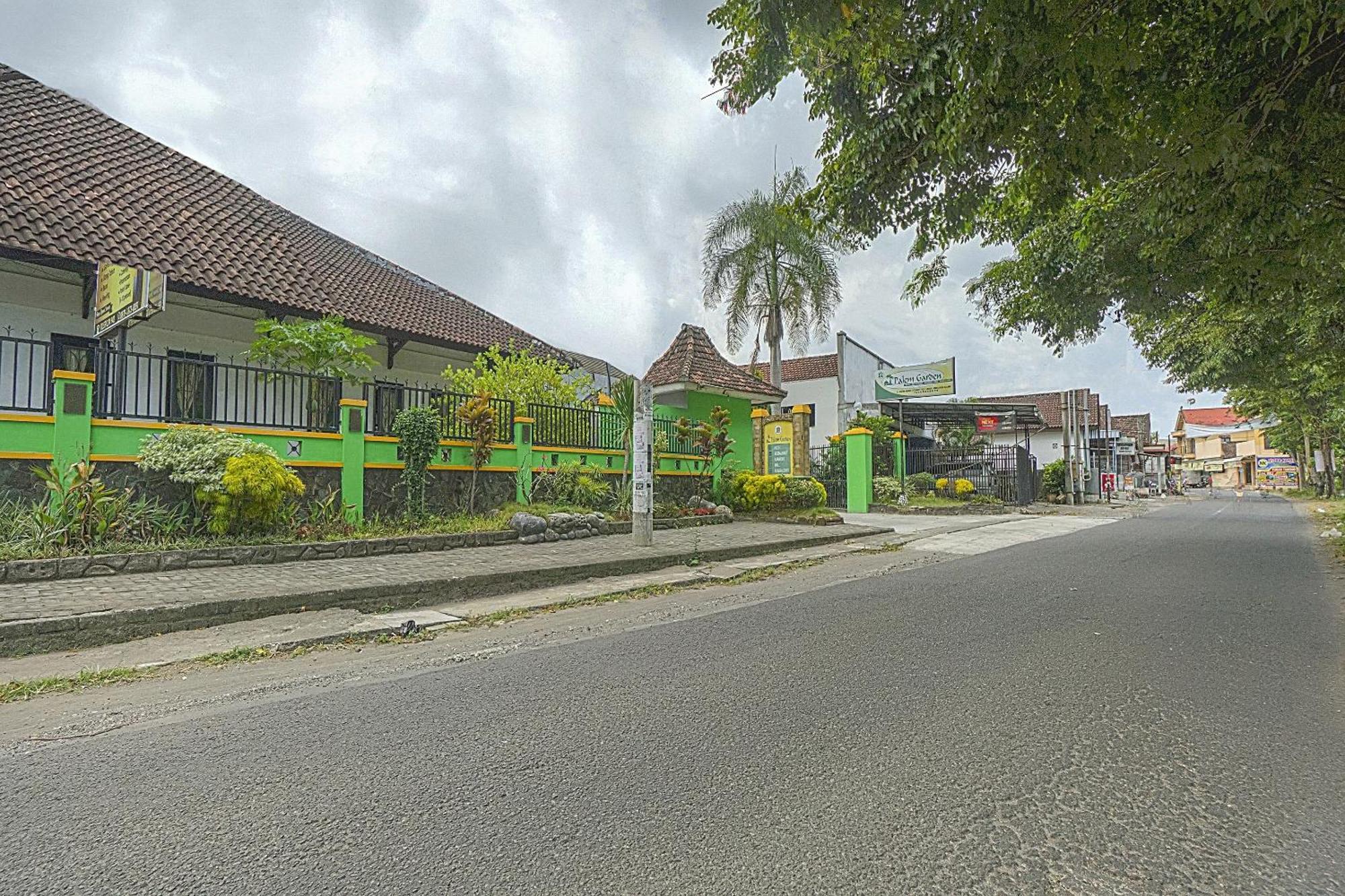 Oyo Life 90589 Palem Garden Hotel トゥルンガグン エクステリア 写真