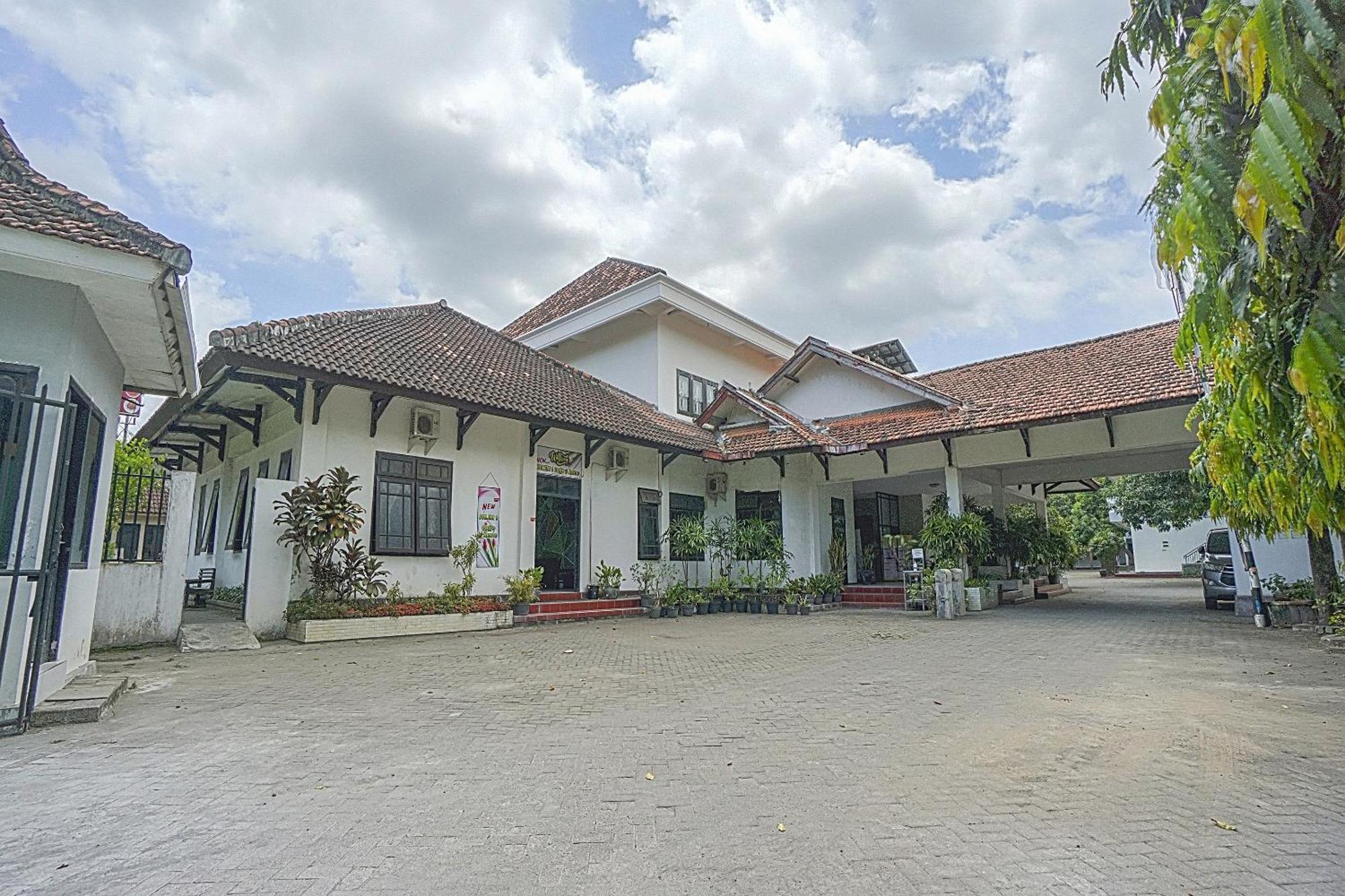 Oyo Life 90589 Palem Garden Hotel トゥルンガグン エクステリア 写真